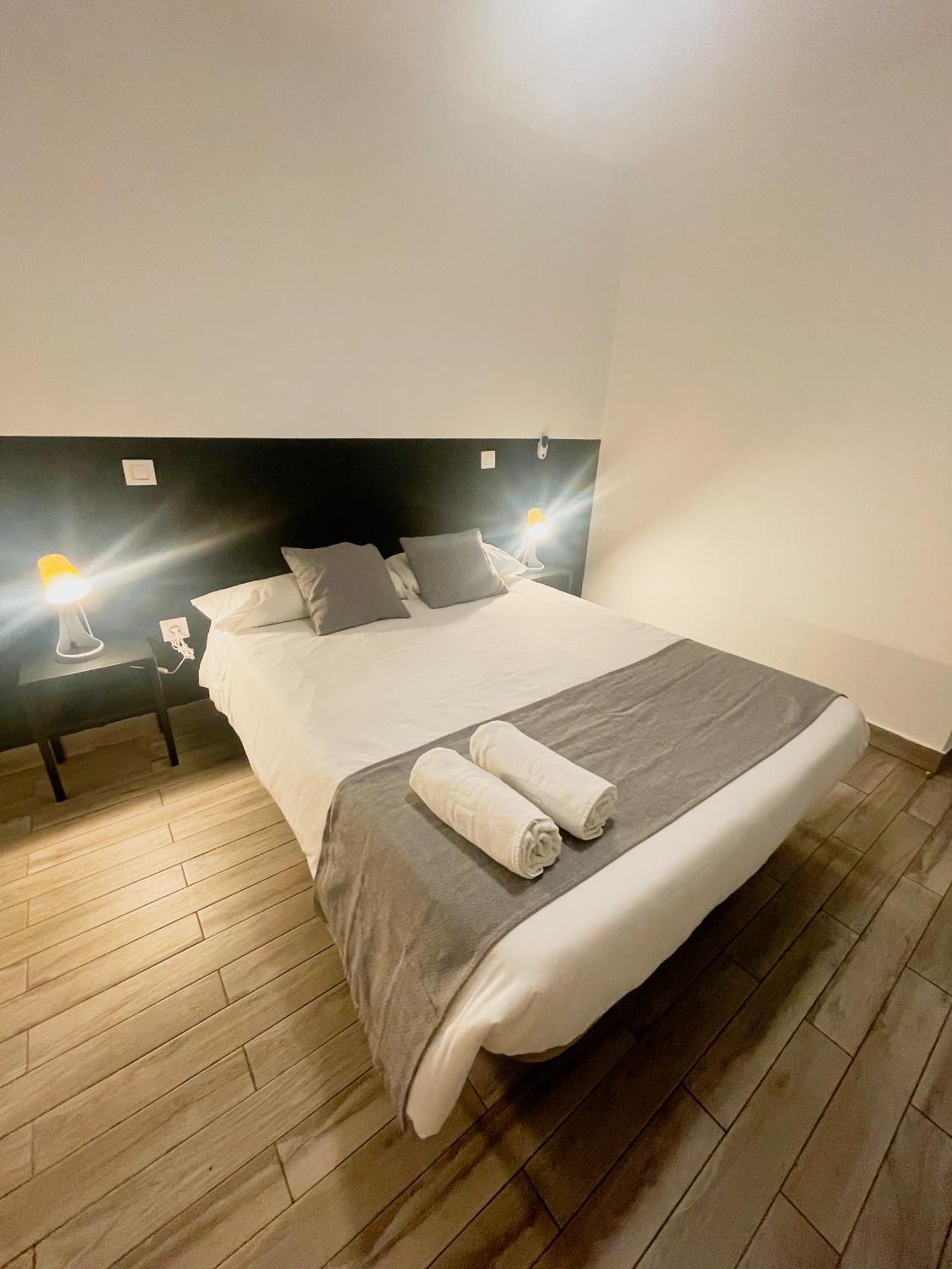 Arce Habitaciones มาดริด ภายนอก รูปภาพ